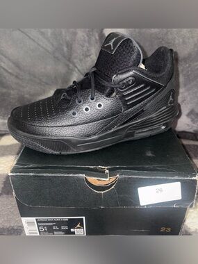 Jordan Max Aura 5 (GS) Black Anthracite DZ4352-001  Sneakers Size 5.5M/7W NIB